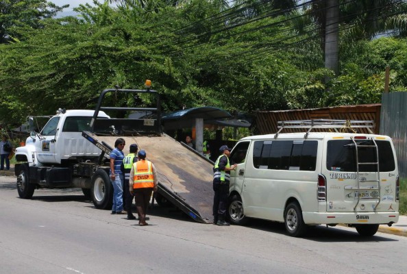 Por anomalías decomisan 44 unidades de transporte