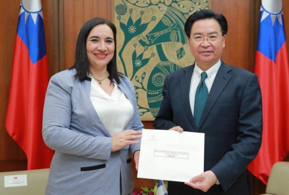 Eny Bautista presenta credenciales como nueva embajadora de Honduras en Taiwán