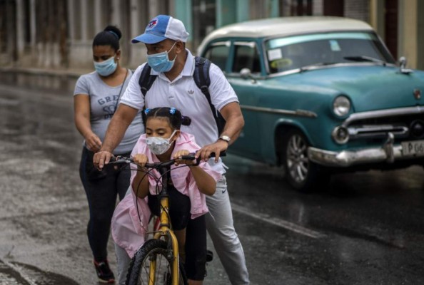 Cuba supera de nuevo los mil casos diarios de covid-19