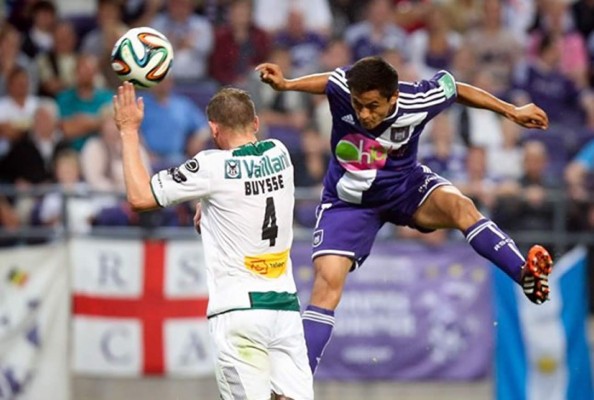 Andy Najar anota y el Anderlecht mantiene el liderato