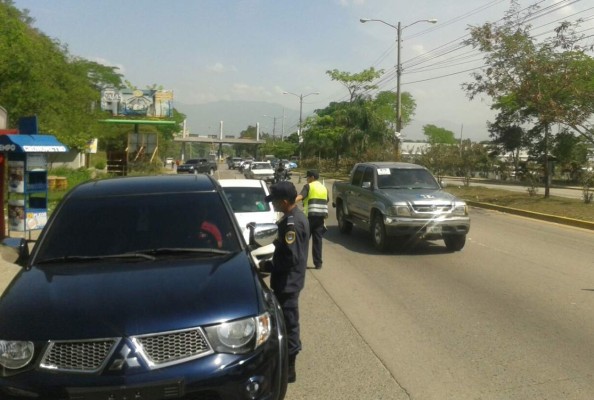 Tránsito inicia operativos sin aplicar multas a conductores