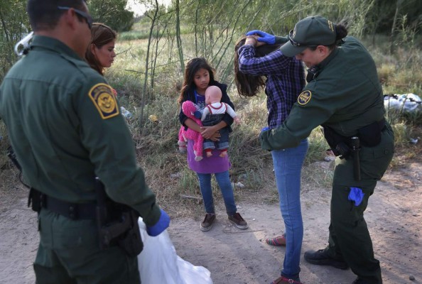 Denuncian que EUA niega fianzas a familias inmigrantes