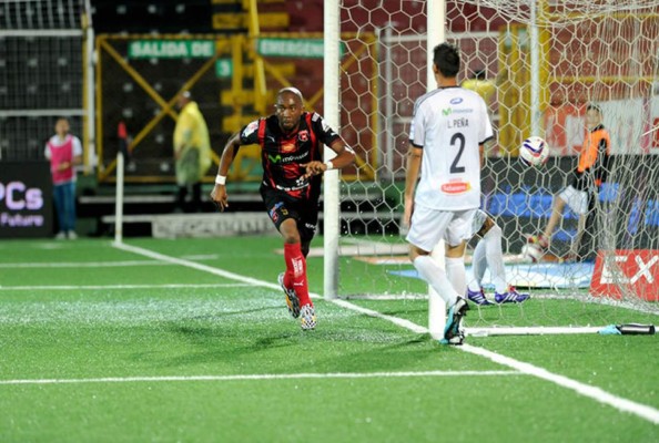 Video: El doblete de Jerry Palacios en goleada del Alajuelense