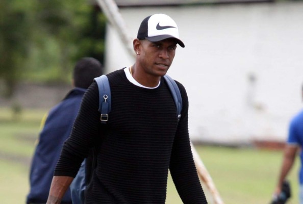 Carlo Costly tiene hasta el lunes para definir su futuro en Olimpia