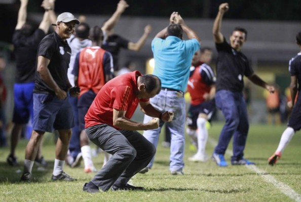 Eufórico festejo de Wilmer Cruz: 'El resultado se da porque tenemos güevos'