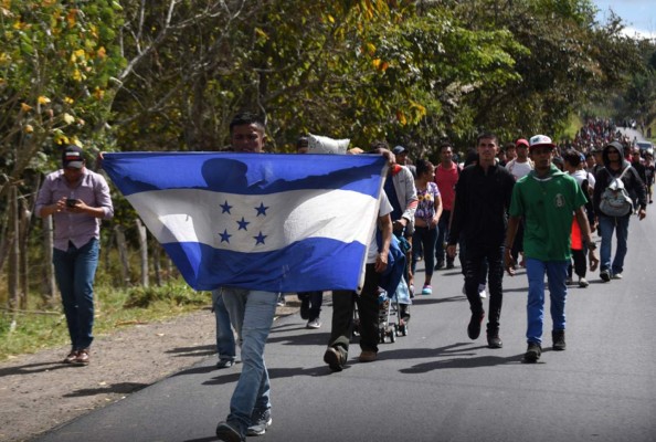 Hondureños en caravana desafían dura ley migratoria de EEUU