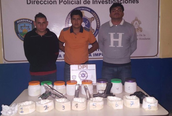 Los capturan con cocaína escondida en botes de miel en Copán