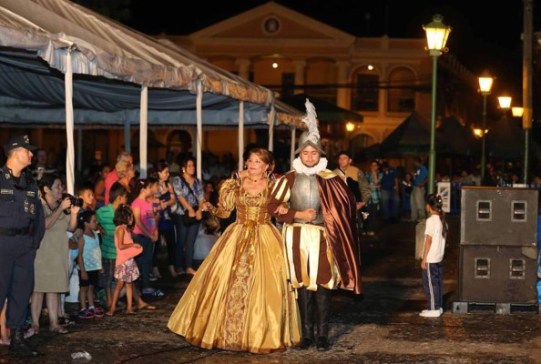 Comayagua celebra noche cultural con show de luces y ritmo