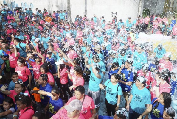 Más de 6,000 personas caminaron a beneficio del Hospital Mario Rivas