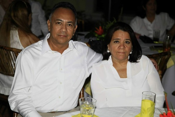 Erika Fajardo y Jaime Aguilar despiden su soltería