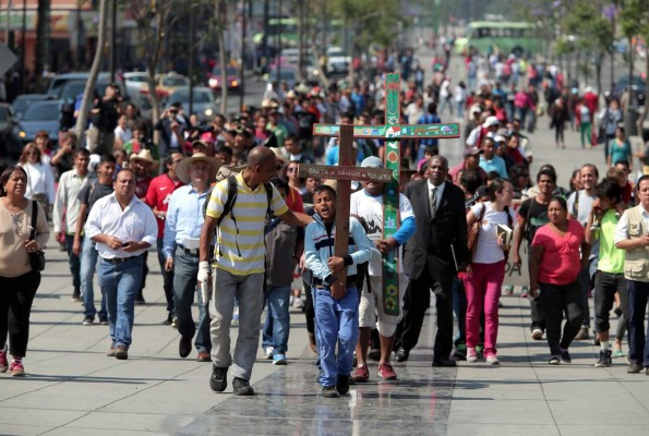 Detienen a indocumentados que participaron en vía crucis de migrante