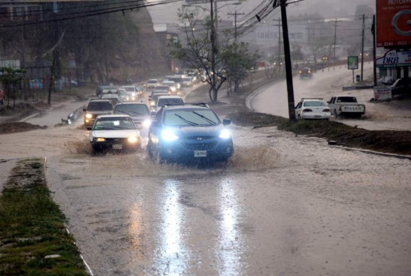 Lluvias y caos vial se registran en Tegucigalpa