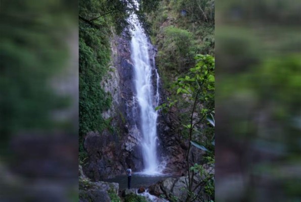 Cascada Llano Largo. Belleza en su máximo esplendor. A 1 kilómetro del centro de La Labor se encuentra la espectacular cascada Llano Largo. Para llegar a ella se debe caminar al menos una hora.