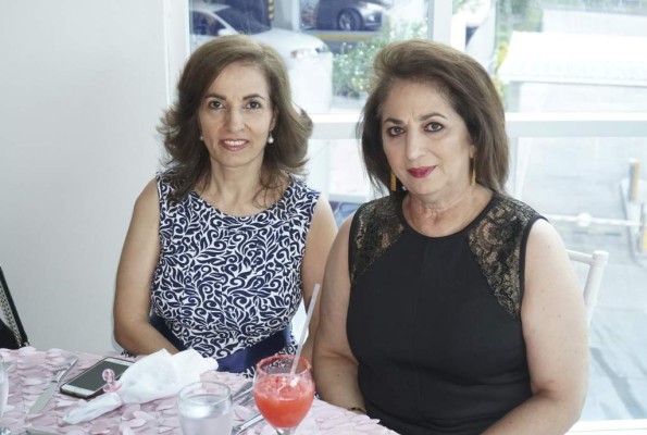 Marlen Kamar y Yolanda Ganineh.