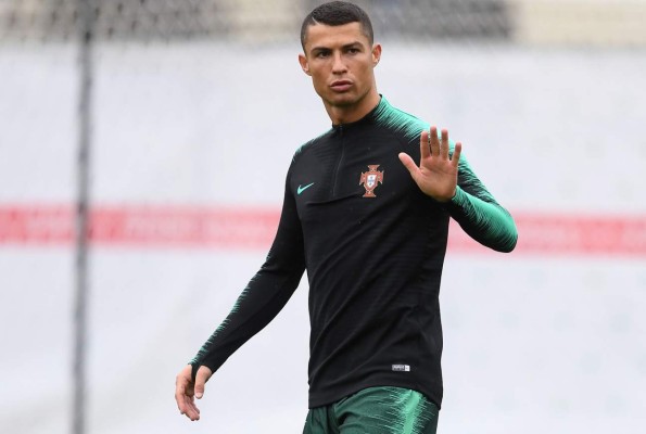 Video: El insólito berrinche de Cristiano Ronaldo con niños en Rusia