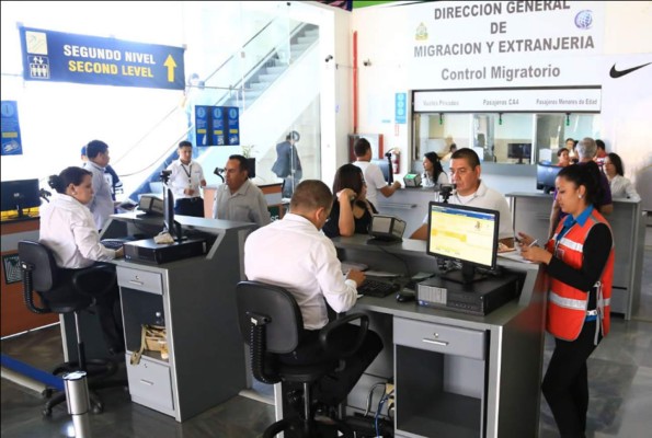 En aeropuertos de Honduras ya toman huellas dactilares