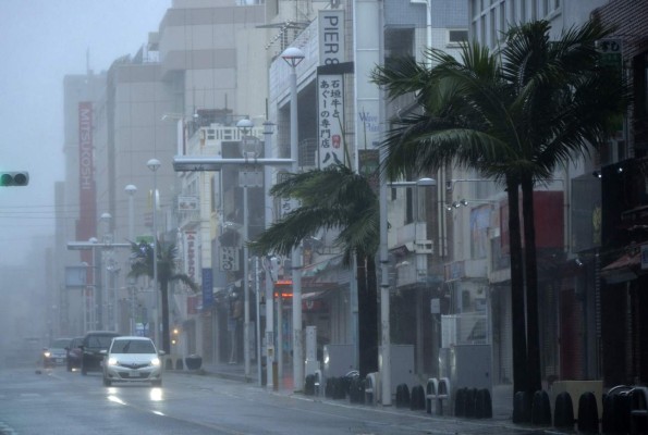 Poderoso tifón Neoguri deja dos muertos al golpear Japón