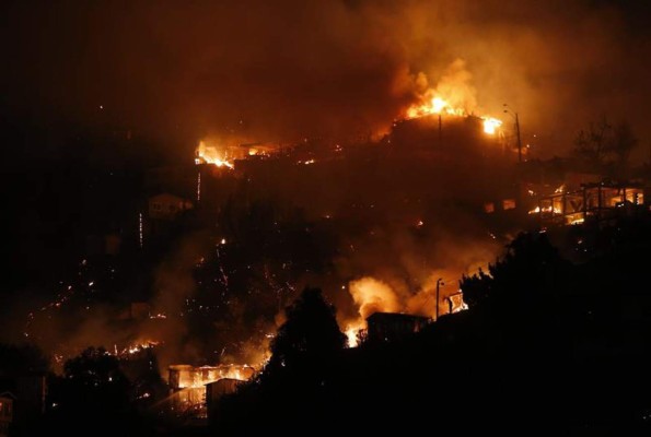 Muertos por incendio en Chile aumentan a 12