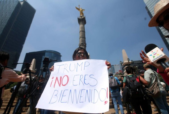 Mexicanos protestan en el Ángel contra Trump