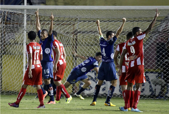 Motagua rompió mala racha y metió en problemas al Vida