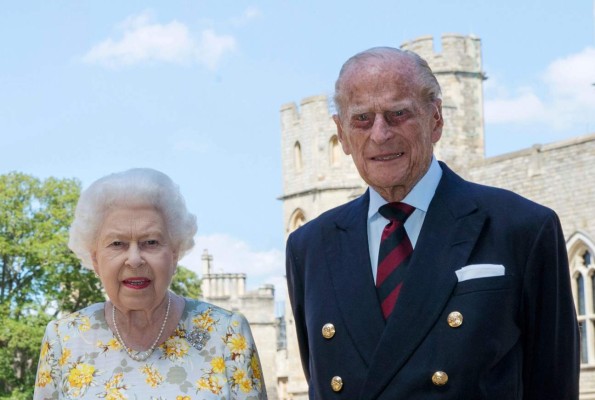 El príncipe Felipe, operado 'con éxito' del corazón a los 99 años