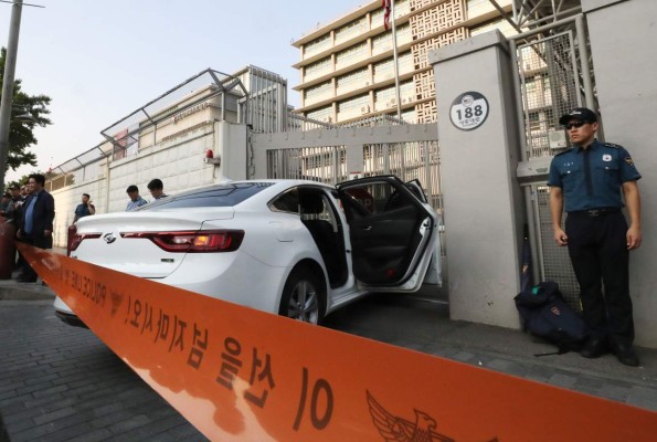 Un hombre impacta su vehículo contra la embajada de EEUU en Corea del Sur