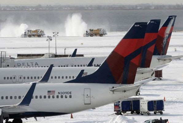 Miles de vuelos cancelados por mal tiempo en Estados Unidos