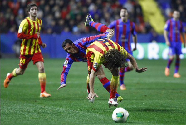 Messi y Tello levantan al Barça en la Copa del Rey