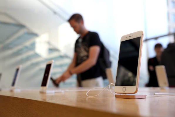 Clientes de Apple le dan tibio recibimiento al iPhone 8
