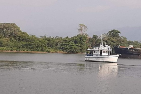 Retornan policías al muelle de La Ceiba al no permitirles el ingreso a Roatán