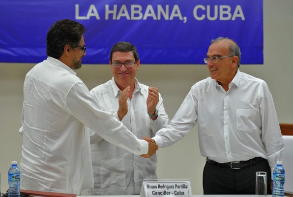 Colombia: Gobierno y guerrilla de las FARC firman acuerdo de paz