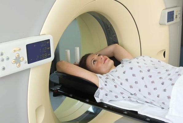 Mujeres con cáncer de mama son sometidas a excesiva radioterapia