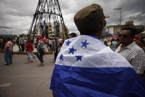 Honduras con dos diálogos para una crisis que se alarga en Salud y Educación