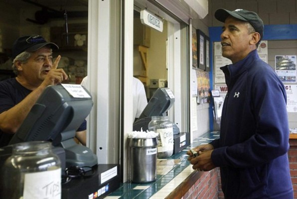 Hija de Obama trabaja como mesera en restaurante de EUA