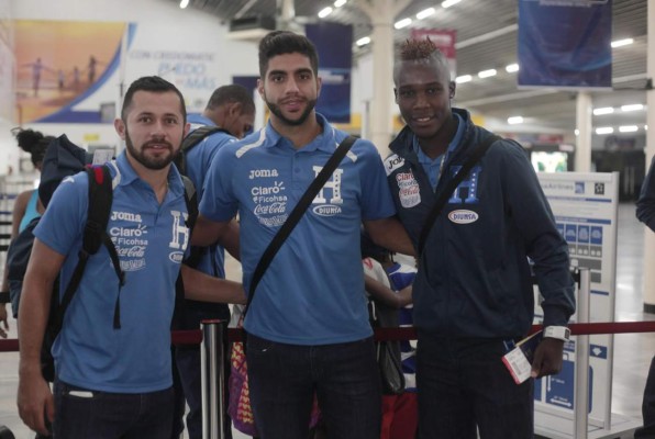 Selección de Honduras partió rumbo a Venezuela