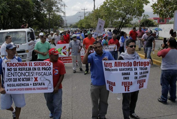 Más protestas por apagones en La Ceiba