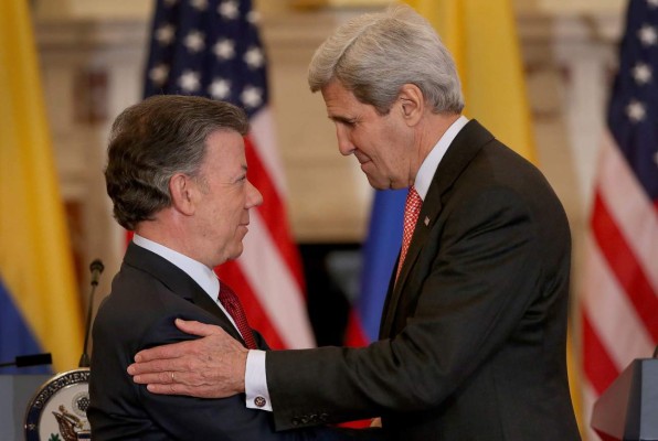 Presidente Santos dice que ayuda de EUA es sin condiciones