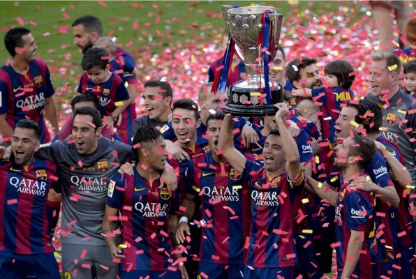 El Barcelona celebra el título con empate que salvó al Deportivo