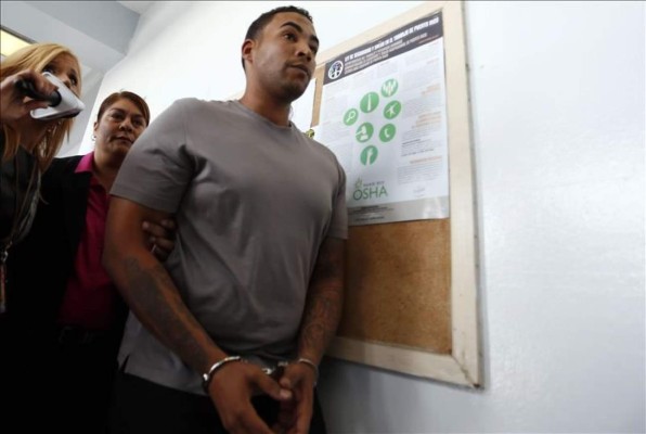 Don Omar paga más de medio millón de dólares tras arresto por golpear a su pareja