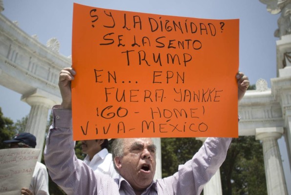 A demonstrator protests against the imminent visit of US presidential candidate Donald Trump to Mexico, in Mexico City on August 31, 2016.Donald Trump was expected in Mexico Wednesday to meet its president, in a move aimed at showing that despite the Republican White House hopeful's hardline opposition to illegal immigration he is no close-minded xenophobe. Trump stunned the political establishment when he announced late Tuesday that he was making the surprise trip south of the border to meet with President Enrique Pena Nieto, a sharp Trump critic. / AFP PHOTO / ALEJANDRO AYALA
