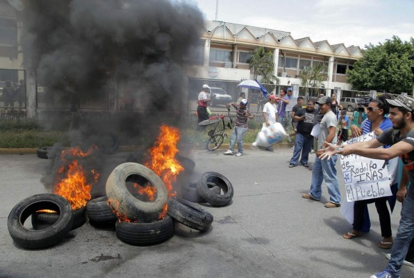 Más protestas por apagones en La Ceiba