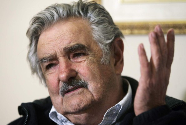 'Bolivia debe tener salida al mar por donde sea', Mujica