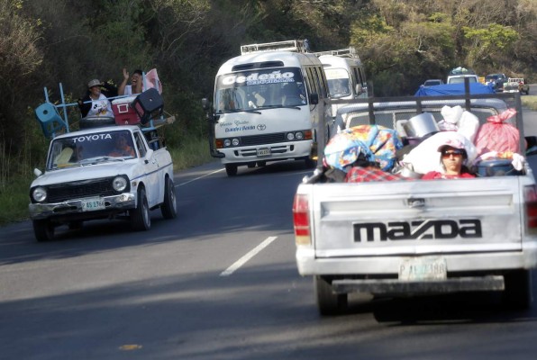 Miles de veraneantes retornan hacia las distintas ciudades de Honduras
