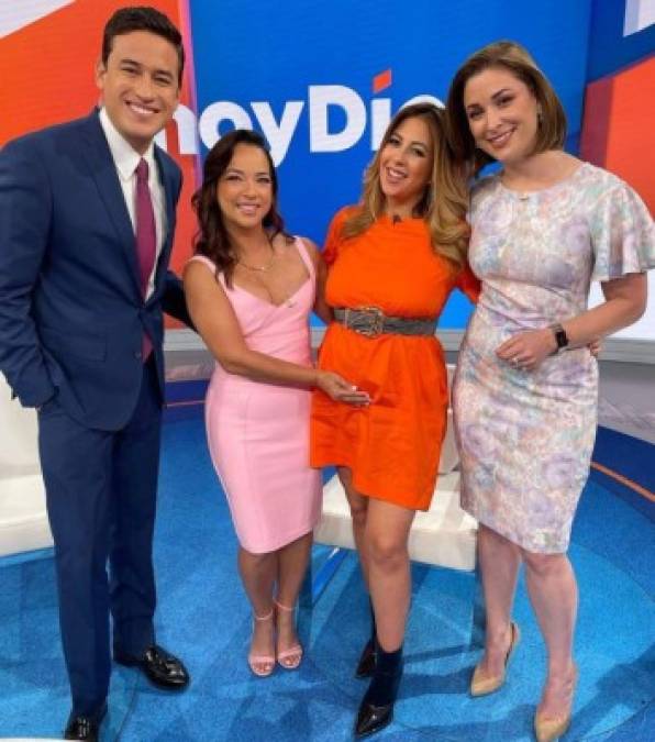 Adamari López junto a sus compañeros del programa matutino Hoy día.