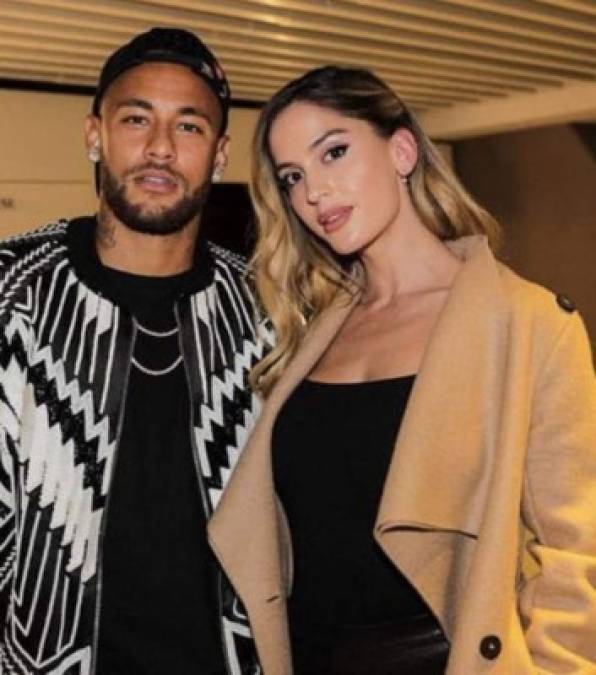 La confirmación de la ruptura coincide con la aparición de rumores de que la modelo cubano-crata parece haber empezado un romance con el futbolista brasileño Neymar, luego de que se les haya visto juntos.<br/>
