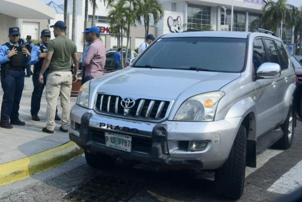 Decomisan carro a familia de exoficial preso en EEUU