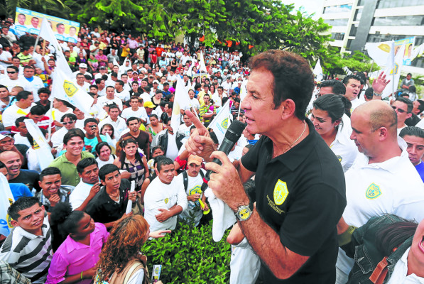 Salvador Nasralla ofrece un gobierno electrónico