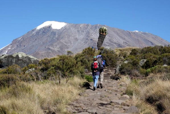 Roger Espinoza y su travesía de inicio de año en las montañas de Tanzania