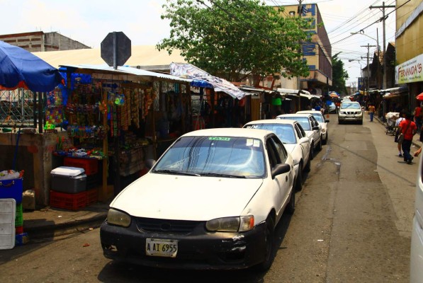 Taxistas incumplen ordenanza municipal en San Pedro Sula