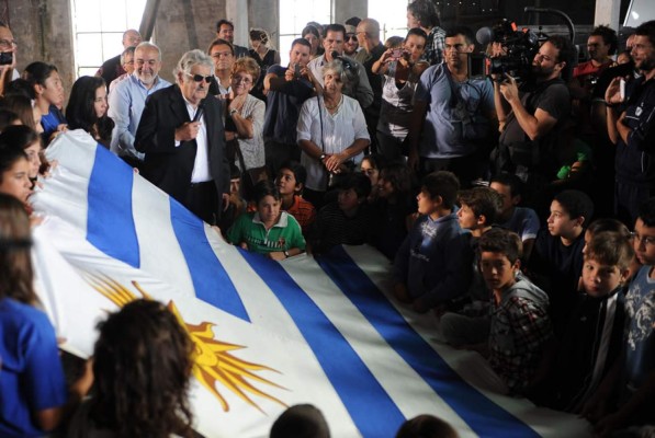 Mujica inaugura escuela para jóvenes junto a su casa de Montevideo